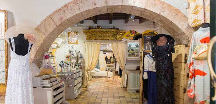 L'Arca Barcelona, the Titanic movie clothing store - Americans in Barcelona